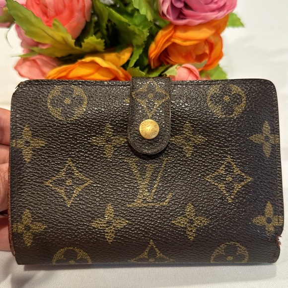 Authentic Louis Vuitton Kisslock wallet - Picture 2 of 11